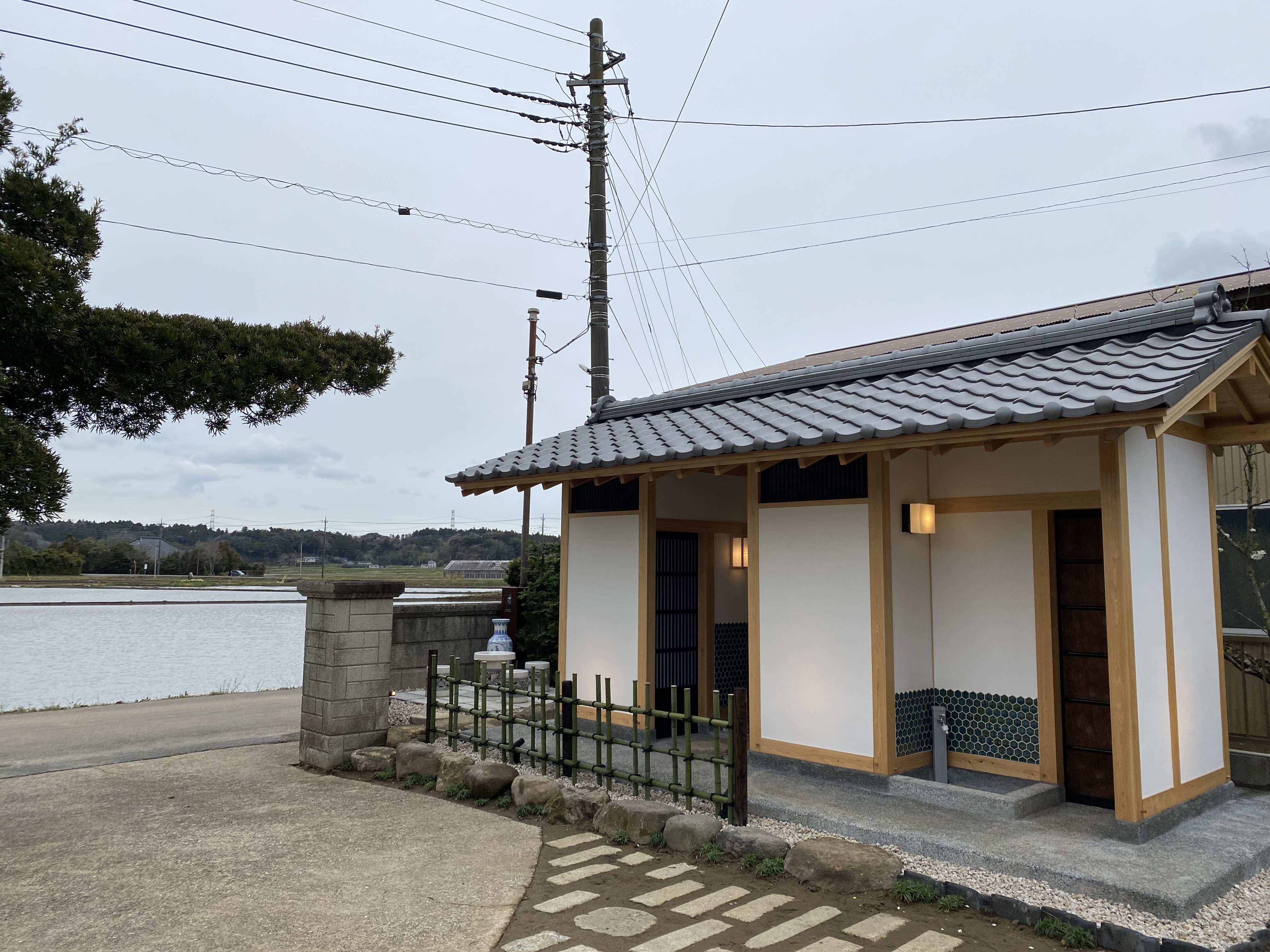 神崎町の椿house、インバウンドに向けて公衆トイレを整備。4月3日に